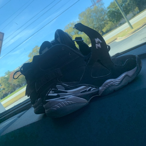 Jordans “chrome” 8’a - Picture 2 of 4